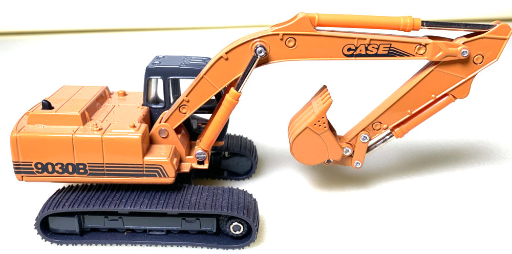 ERTL Case 9030B Excavator 1:50 Scale Inv. #5819