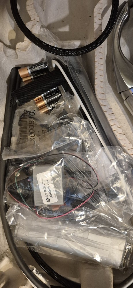 CL DELTA Single Handle Pull-Down Kitchen Faucet 9192T-AR-DST. new