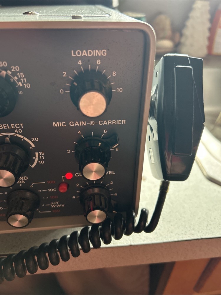 Yaesu FT-101EE SSB/AM Ham Radio Transceiver Powers On Untested READ DESCRIPTION