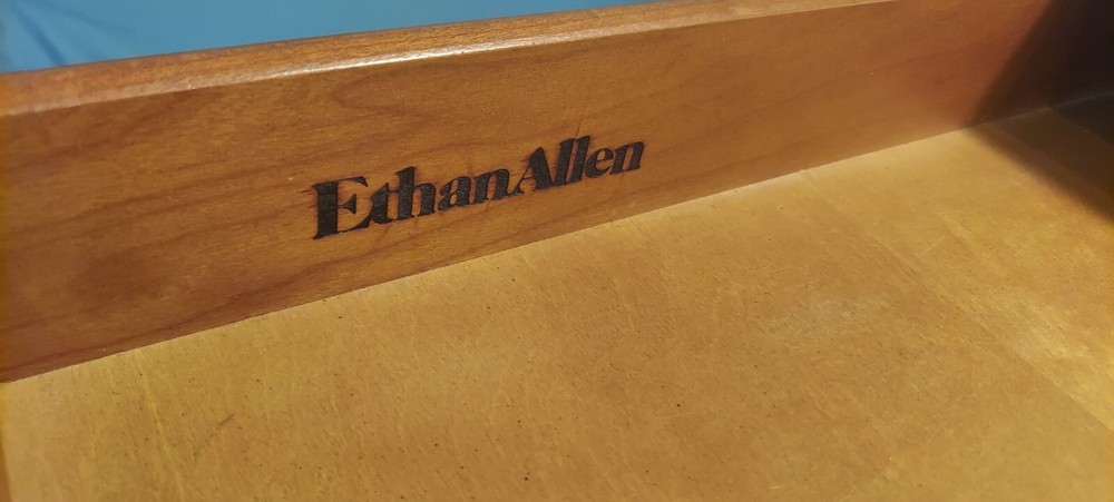 Ethan Allen Solid Cherry Queen Anne Style Drop Leaf Side Table w/Drawer vintage