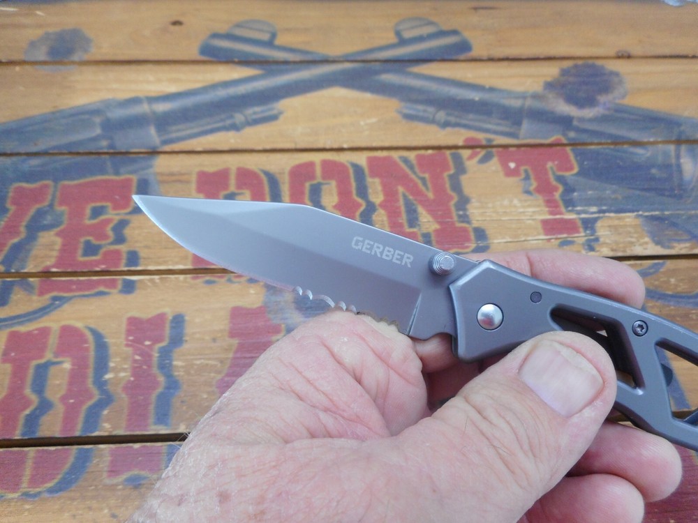 Gerber Paraframe I Knife Frame Lock Combo Edge Blade