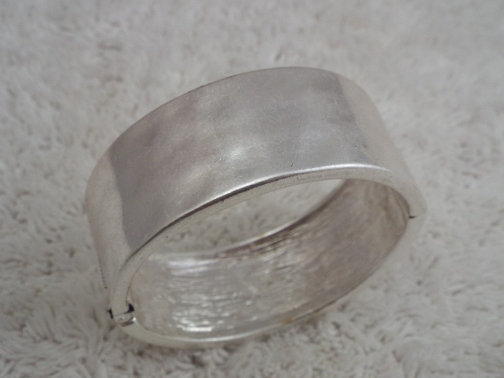 Hammered Silvertone Hinged Bracelet (J48)
