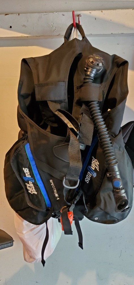 SEAQUEST SPECTRUM 4 ADV BUOYANCY COMPENSATOR