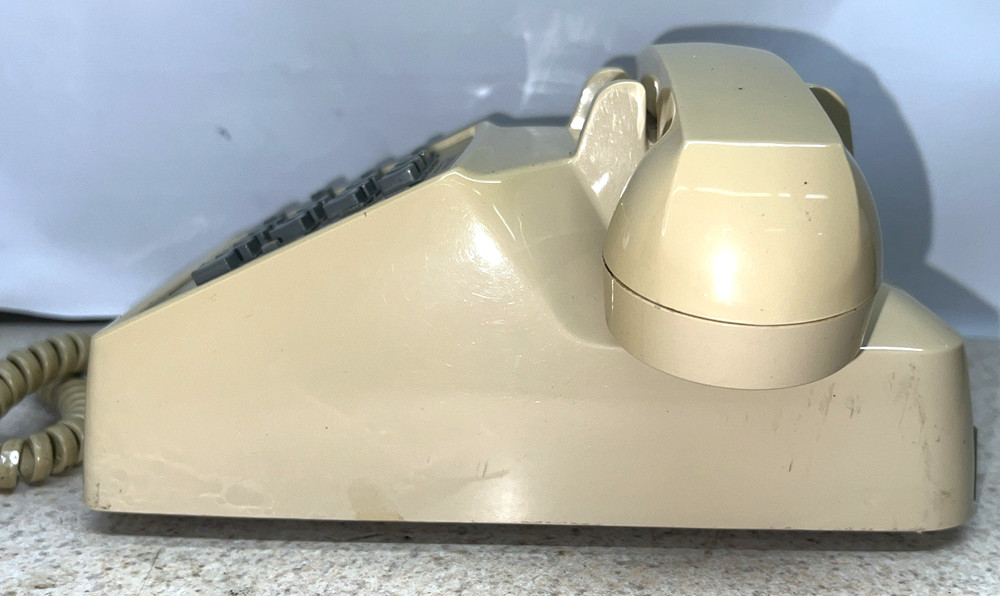 Vintage Bell Phones Model Basic 2-21550 Push Button Desk Phone UNTESTED