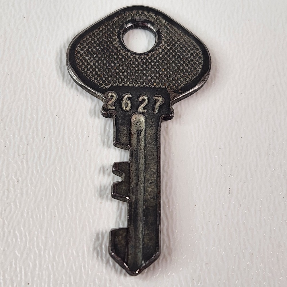 SLAYMAKER 2627 Key Silver Vintage