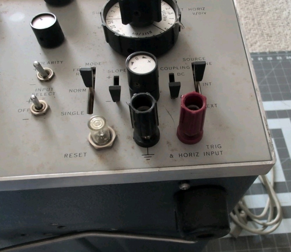 HP Hewlett Packard 1202A OSCILLOSCOPE (powers on *BUT READ DESCRIPTION*) #ENGR