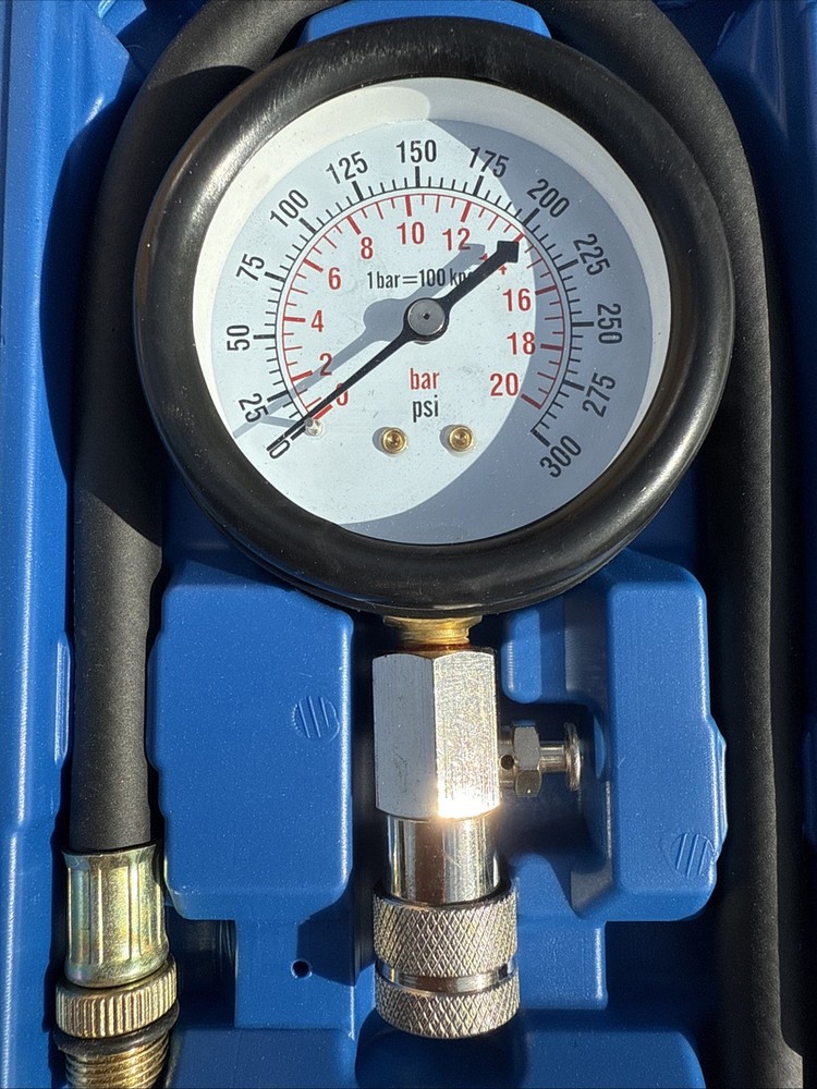 Engine Cylinder Compression Gauge Tester Kit Gas Engine Diagnostic Testing Tool.