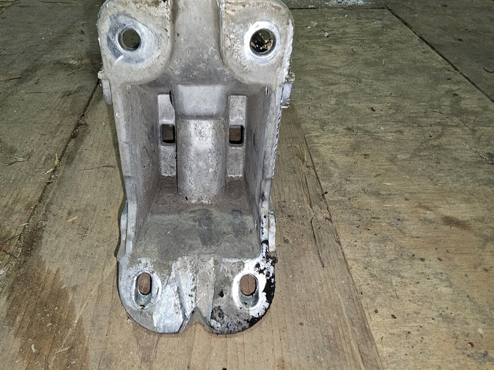 Peterbilt Hood Support L85-6092