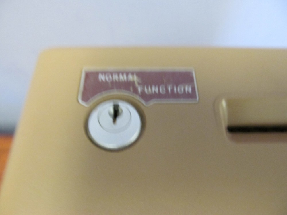 AMANO Microder MR7500 Series MR7520 Mdl Tine Clock *UNTESTED-NO KEYS - POWERS ON