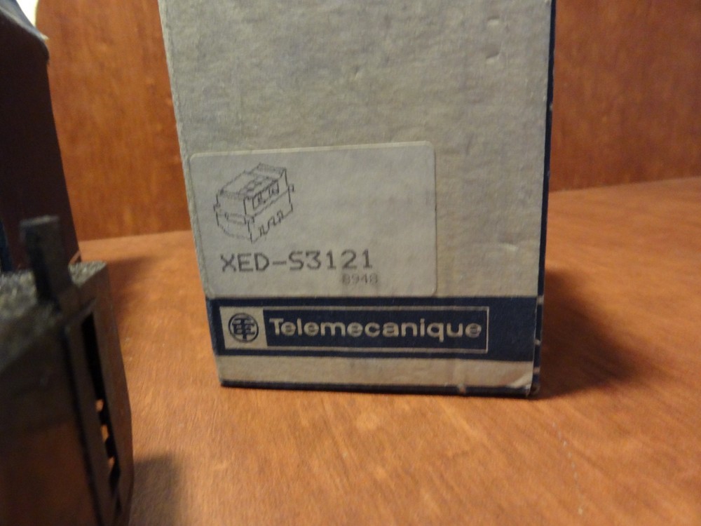 Telemecanique push button switch XED-S3121