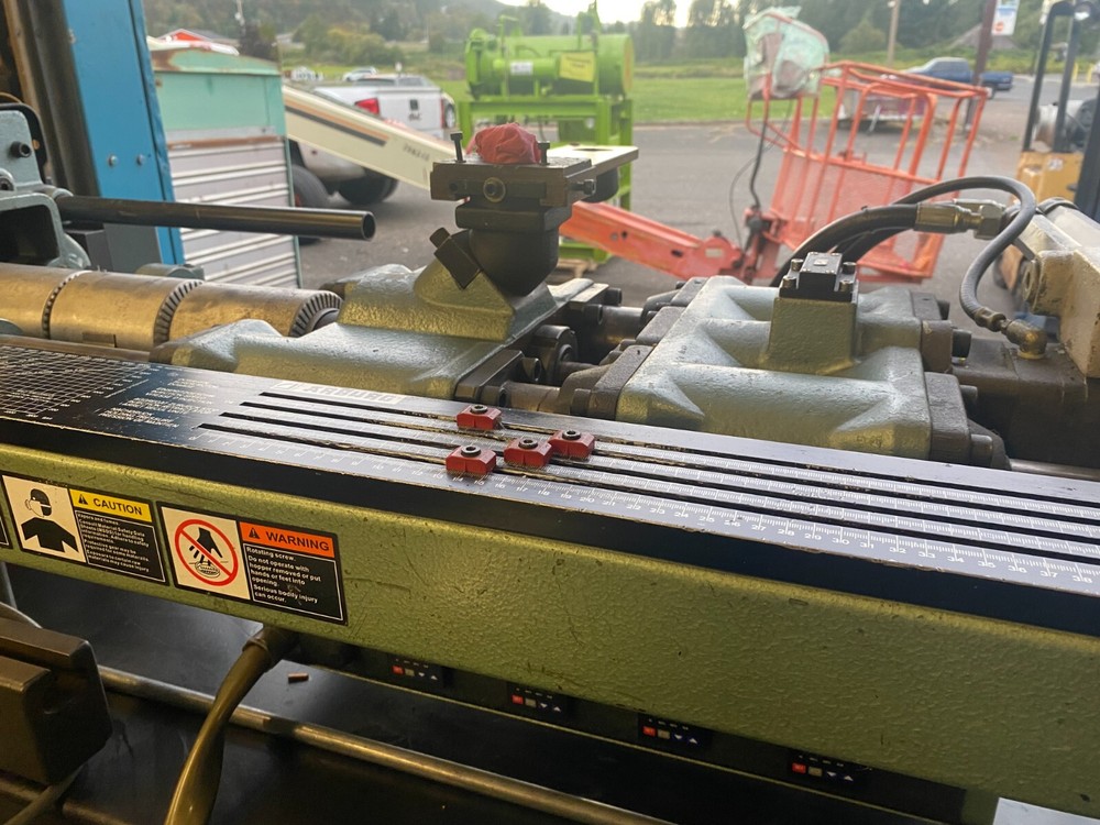 Arburg 28 ton plastic injection machine