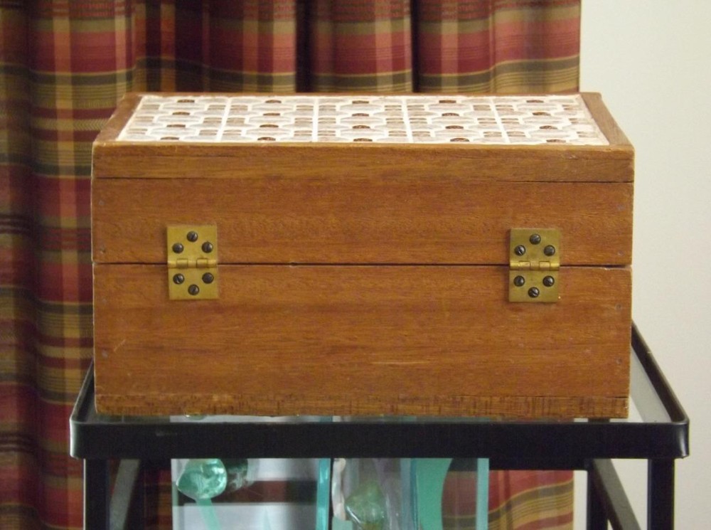Wood Sewing Box 18 Thread Holders Tile Top EXC