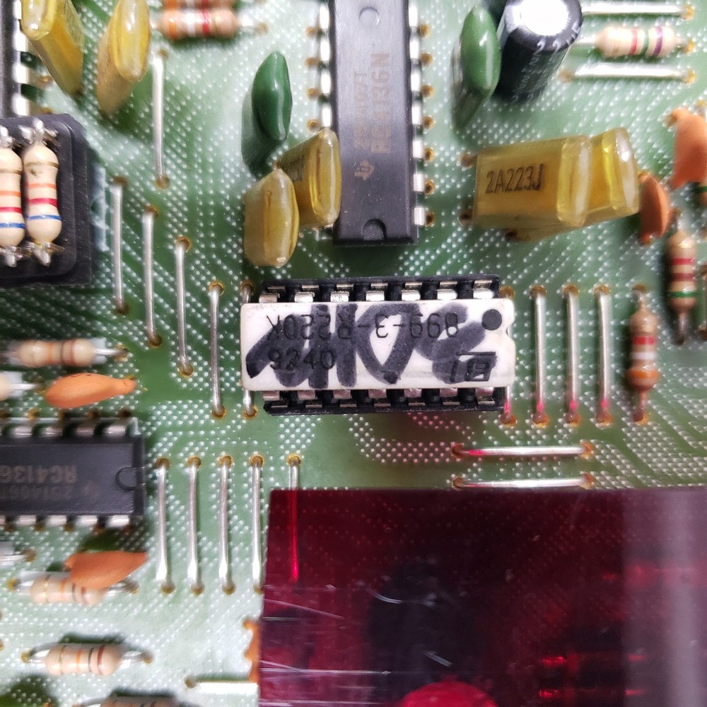 *SEE VIDEO* -Powers Up- AudioControl 4XS Programmable Electronic Crossover