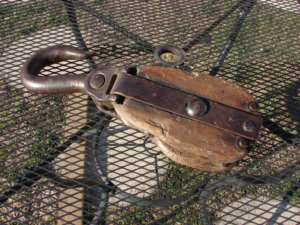 Nice Antique Wood/Metal Pulley!!