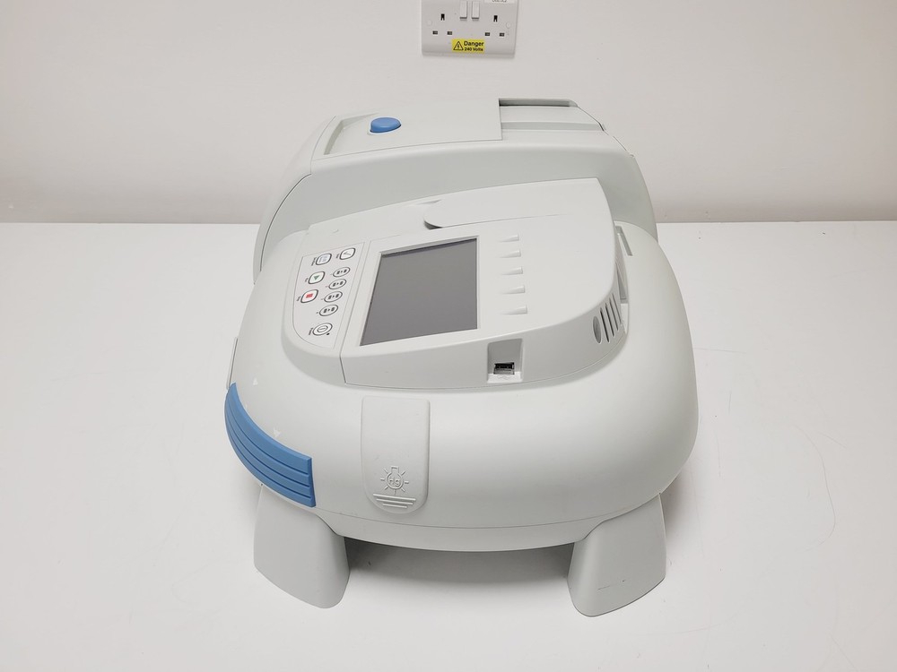 Thermo Scientific Evolution 220 UV-Visible Spectrophotometer