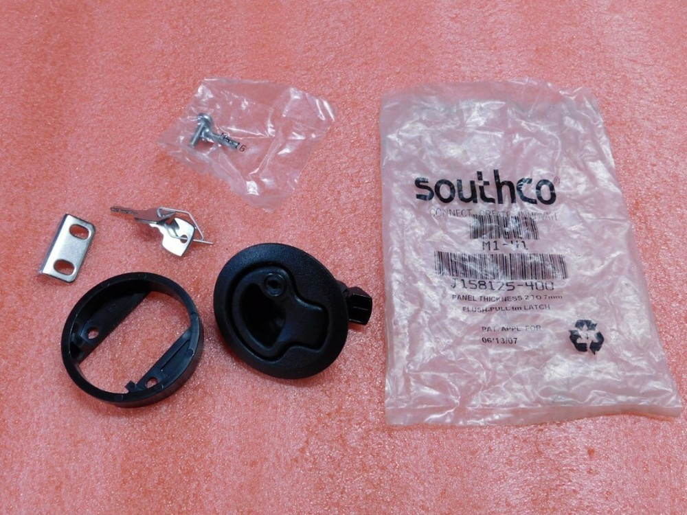 New SOUTHCO Locking Black Plastic Flush Pull Latch --  M1-41 -- Qty Available