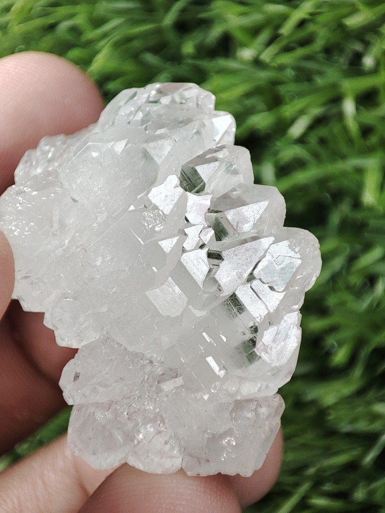 Gwindle Like Quartz Crystal With Good Luster &Nice Growth-Pak