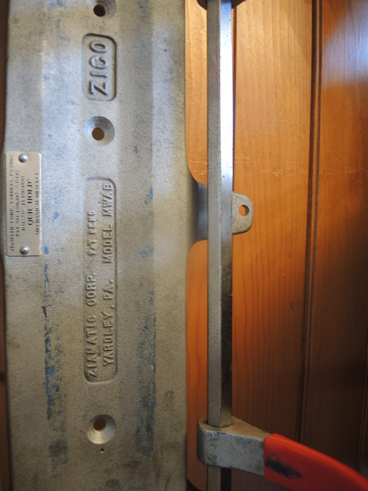 SCBA quic hold mechanical bracket