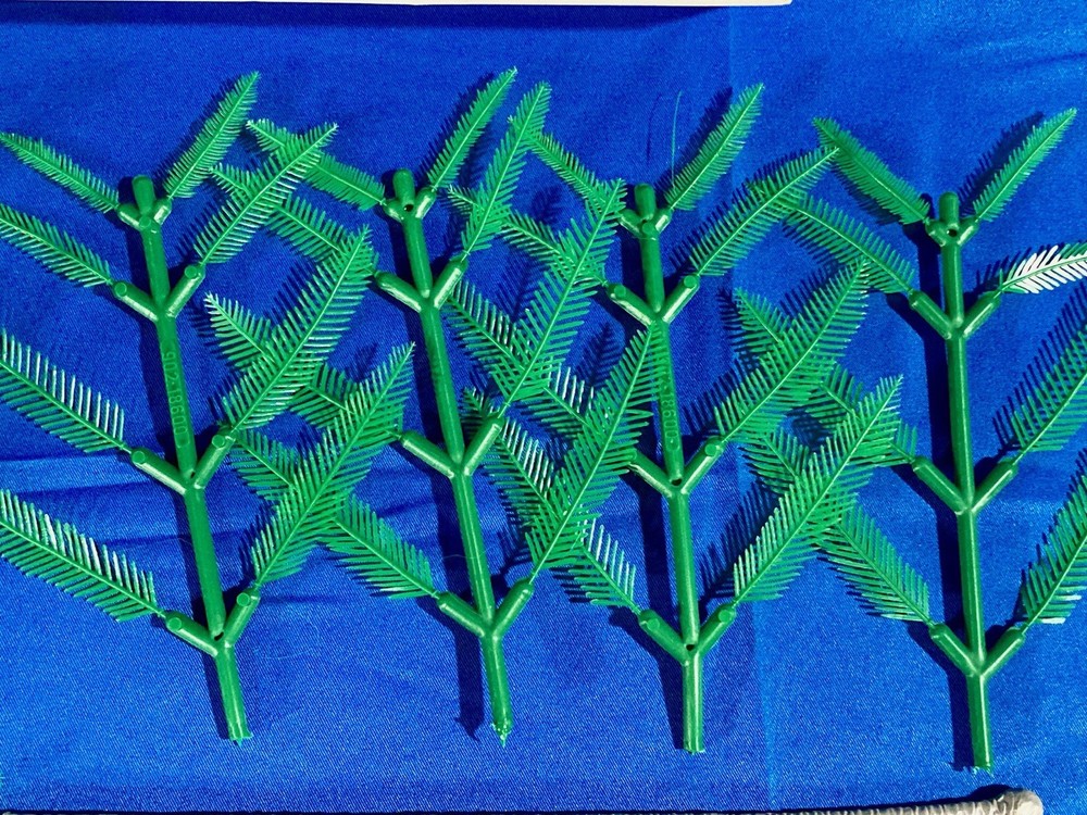 Preiser 18600, HO Scale 4 Palm Trees Unassembled Plastic Model Kit