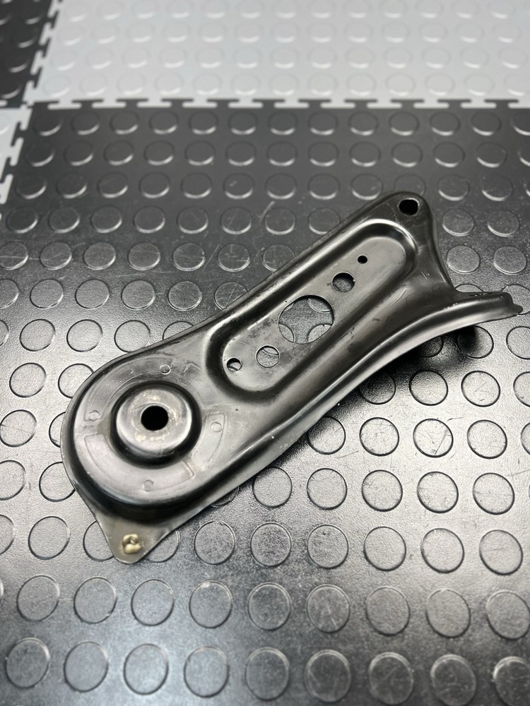 2004 LEXUS ES330 RIGHT SIDE ENGINE LOWER CRADLE SUBFRAME LOWER BRACKETOEM