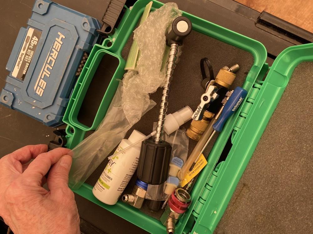 Spectroline EZ-Ject Complete Fluorescent Detection Kit