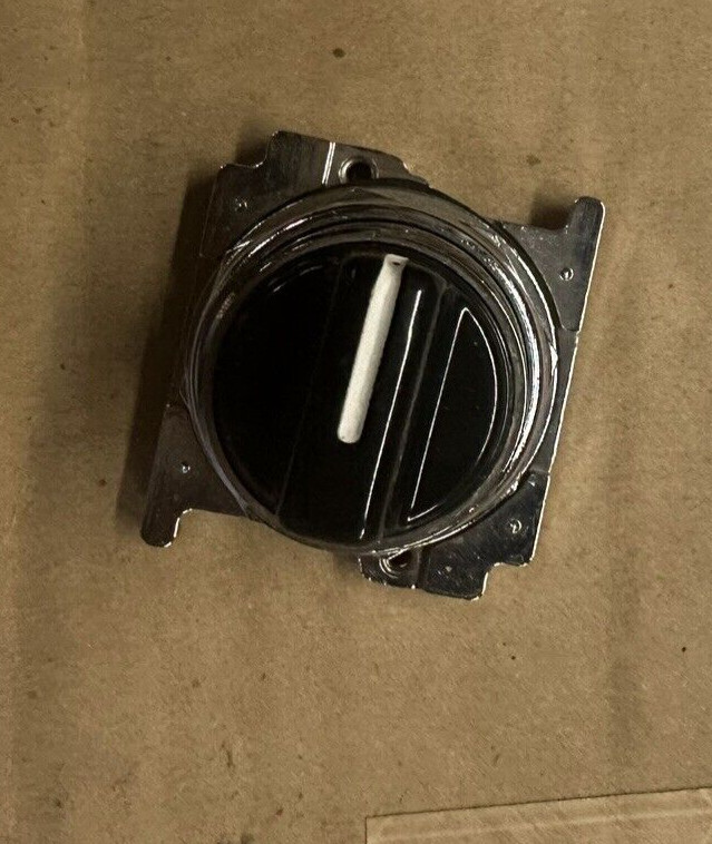 CUTLER HAMMER E22VBM3C SELECTOR SWITCH 3POS