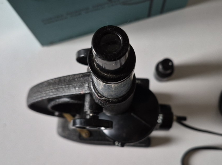 Vintage Porter Science Microcraft Student Research Series Microscope w/ Case