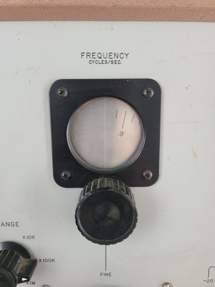 Hewlett Packard 650A Test Oscillator Unit, Powers Up, UNTESTED