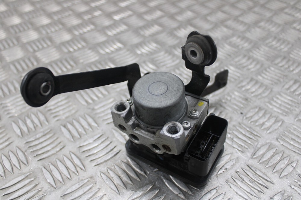 Triumph Tiger 800 XRX 2017 ABS pump 2015 - 2017