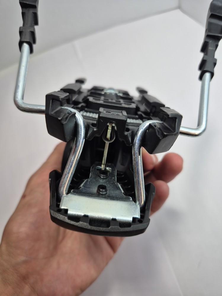 MARKER GRIFFON SKI BRINDINGS PART ONLY - MISSING ATTACHMENT -