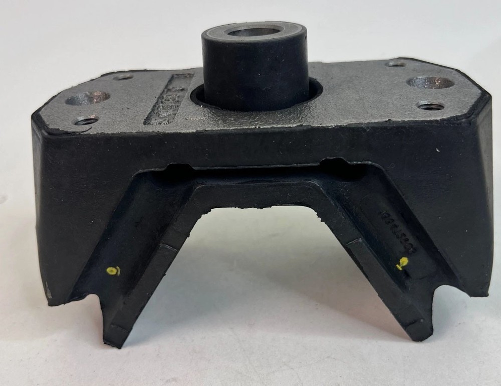 New OE International Navistar Rear Engine Mount Isolator Insulator 1664729C8