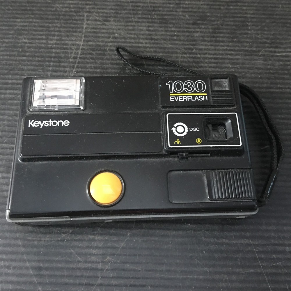 Vintage Keystone 1030 Everflash Disc Camera w/ Built-in Flash & Strap ***Read