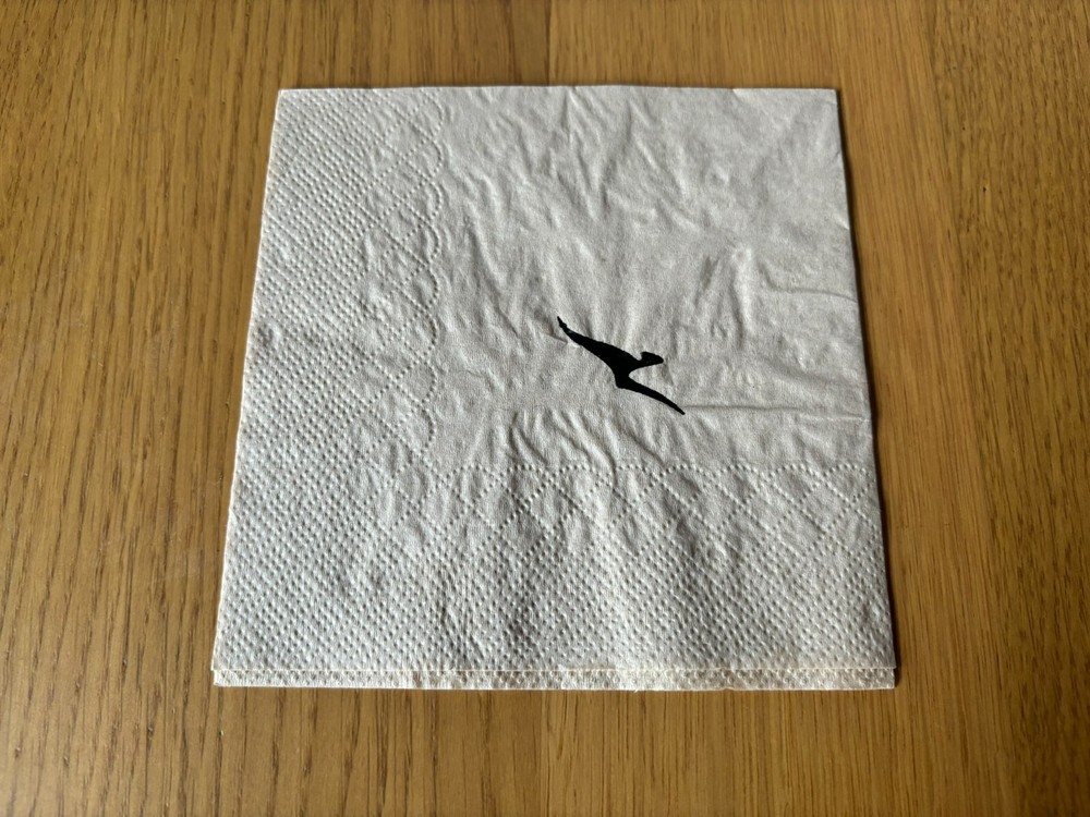 QANTAS KNAPKIN / SERVIETTE