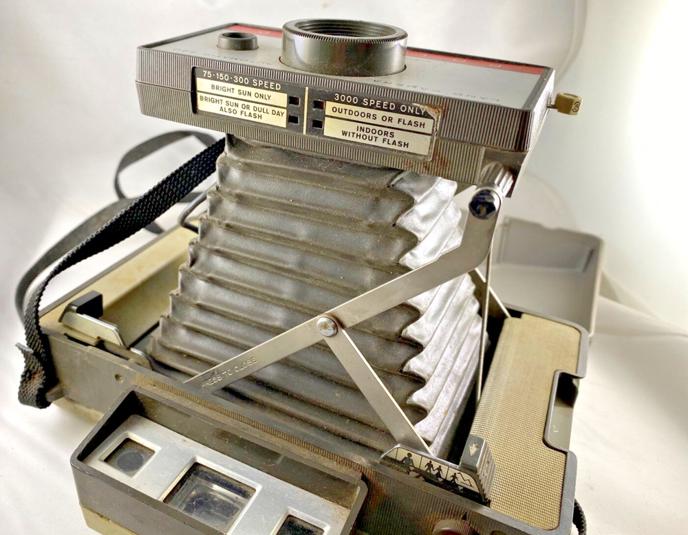 Vintage Polaroid Automatic 220 Land Camera with Built-In Case