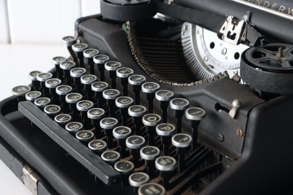 Antique Underwood Portable Typewriter - Excellent Working Condition!