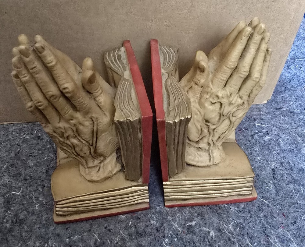 Vtg praying hands bible book ends