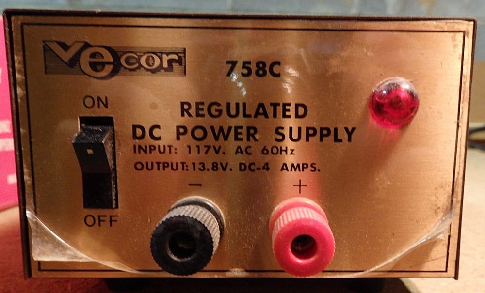 Vecor Model 758C 4 amp, 12VDC solid state, regulated power supply
