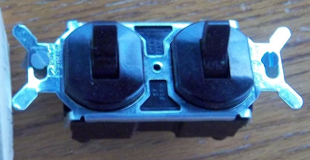 GE GE7601-1 3 WAY & 1 POLE 5/10 AMP 250/125 VOLT SWITCH