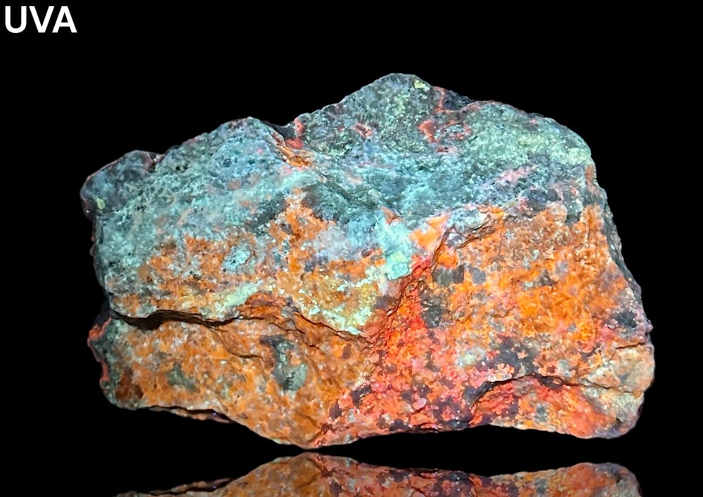 942 Gr. Fluorescent Phosphorescent Tenebrescent Hackmanite, Unknown On Matrix