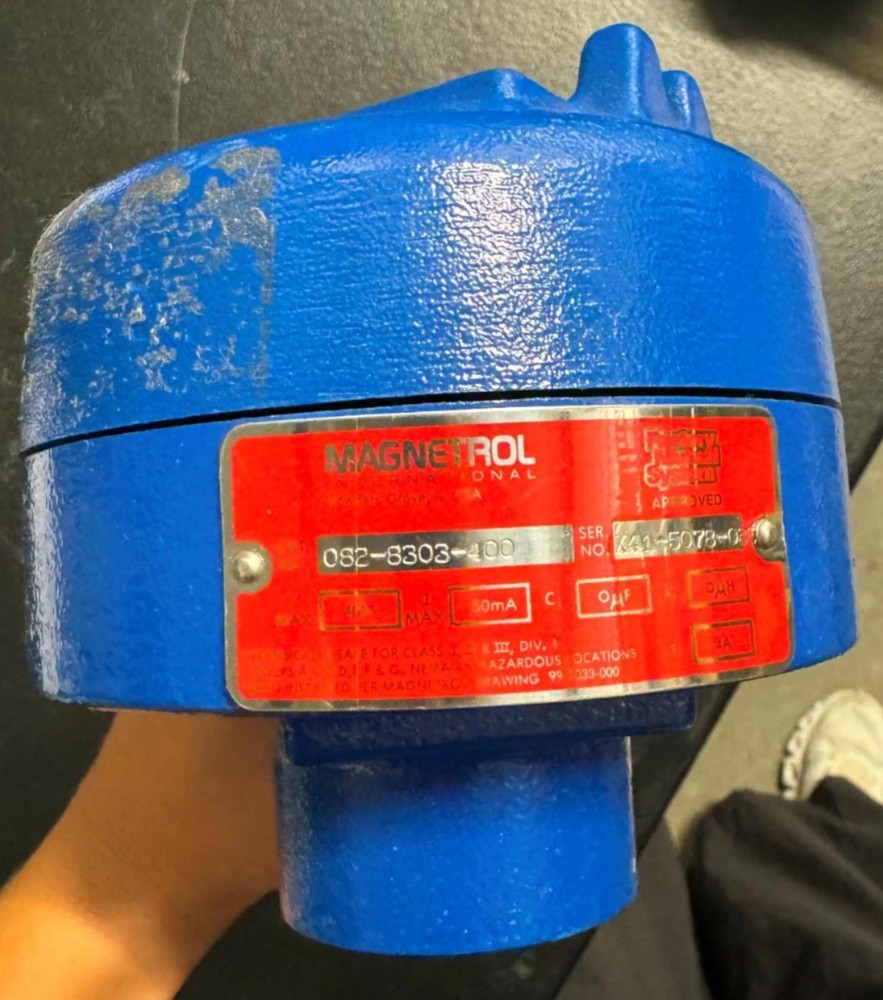 Magnetrol 082-8303-400 Level Switch Transmitter
