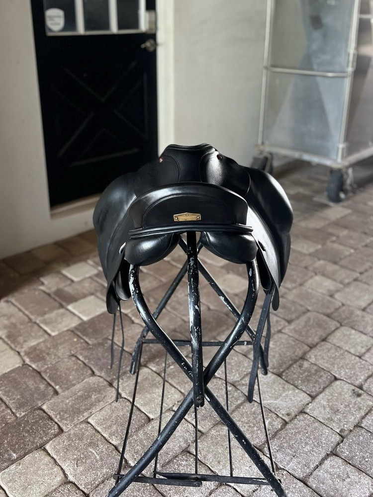 Albion Dressage Saddle