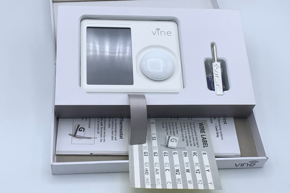 Vine TJ610BW Programmable Thermostat with Nightlight