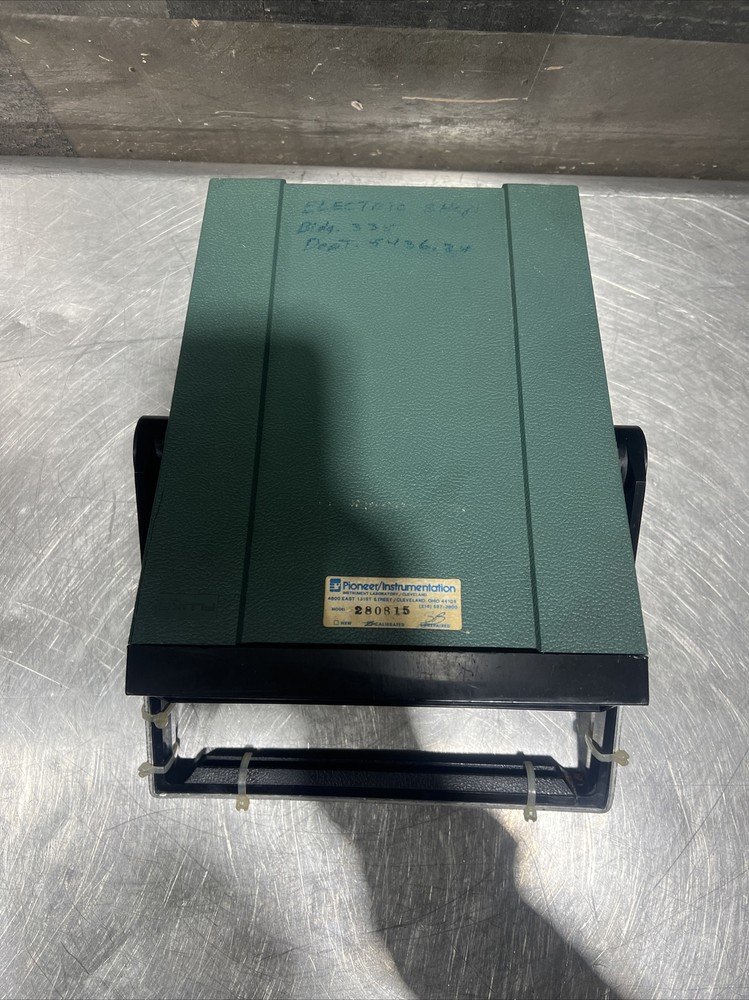 Fluke 8600A Digital Voltmeter Multimeter. Used Surplus