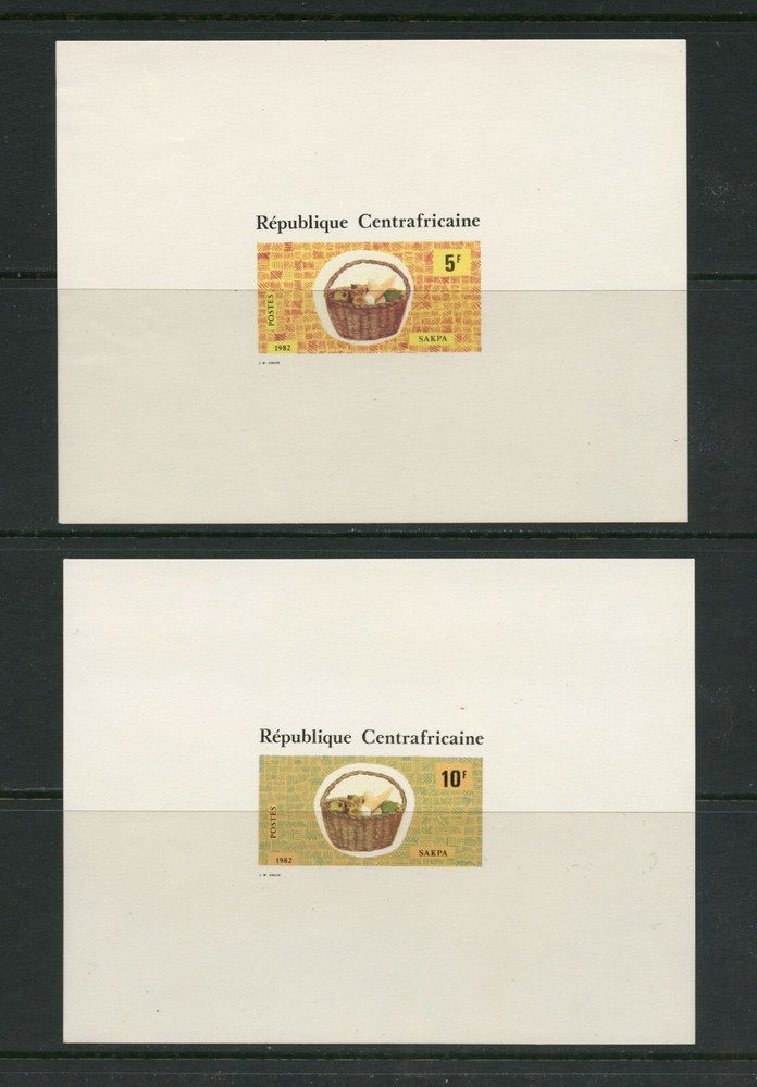 F770   Central Africa  1982   Baskets & Bowls - deluxe sheets (2)     MNH