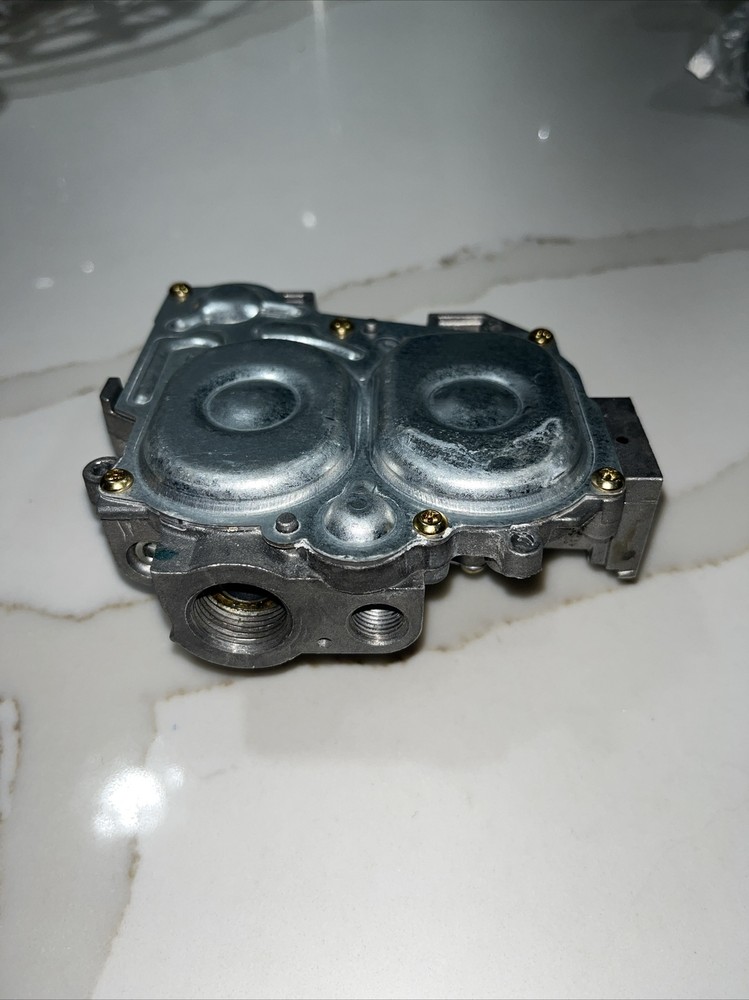 Honeywell 50034127-001 Water Heater Natural Gas Valve Body WV8840B1158