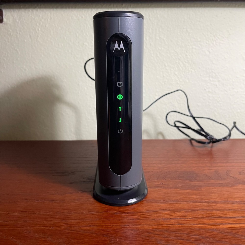 MOTOROLA 16x4 DOCSIS 3.0 Cable Modem - Model MB7420 - READ description...