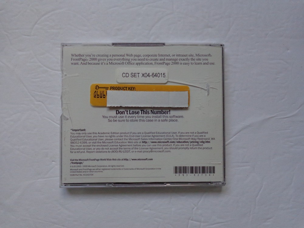 Microsoft FrontPage 2000 2CD ROM for Windows NT & Windows 98 (case was damaged)