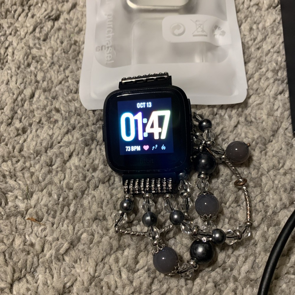 FitBit Versa Smart Watch FB504 Band & Charger