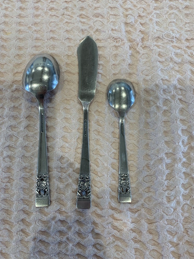 32 Pc. MCM Oneita Community Heavy Silver Plate Flatware Set