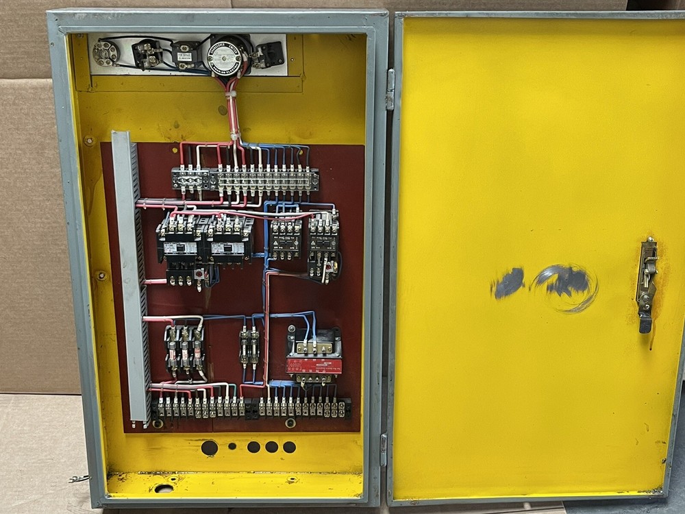INDUSTRIAL MACHINE CONTROL DISTRIBUTION BOX ENCLOSURE